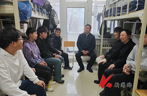 J9平台校长胡军深入对接寝室走访慰问